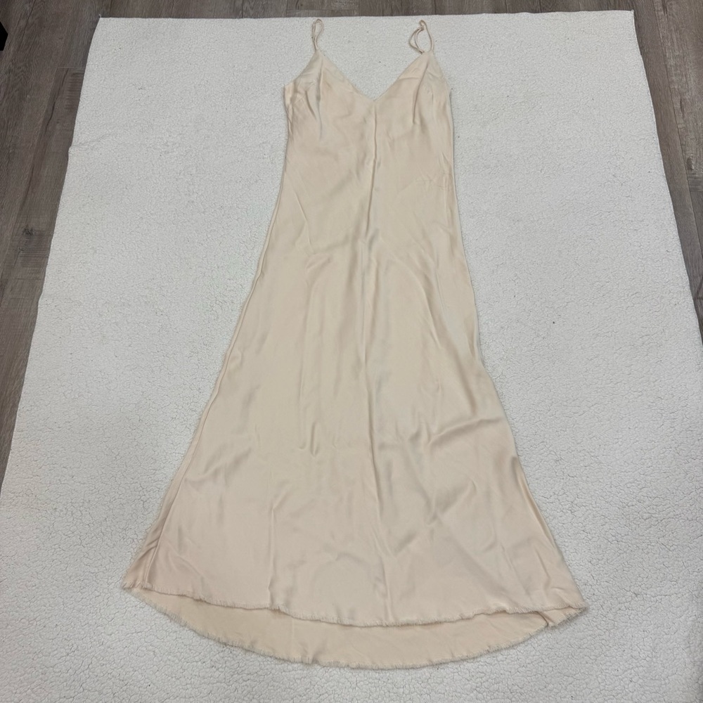 Frame Beige Nude Maxi Slip Dress Size XS 
Stunning dress for spring summer